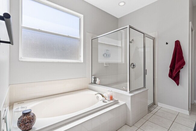 Building Photo - 545 Tuscanny St