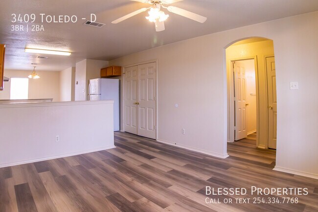 Building Photo - 3409 Toledo-D