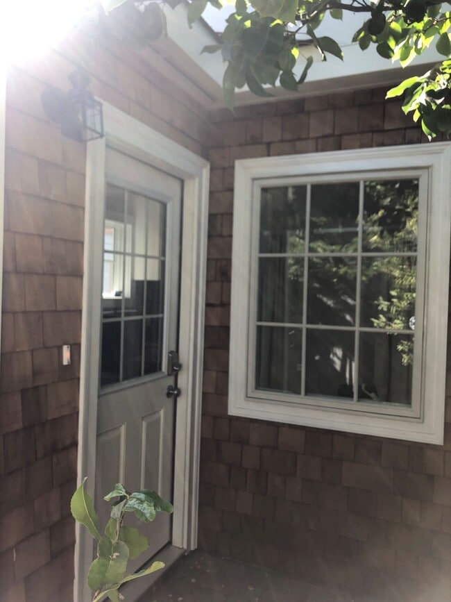 Building Photo - 1321 Court St