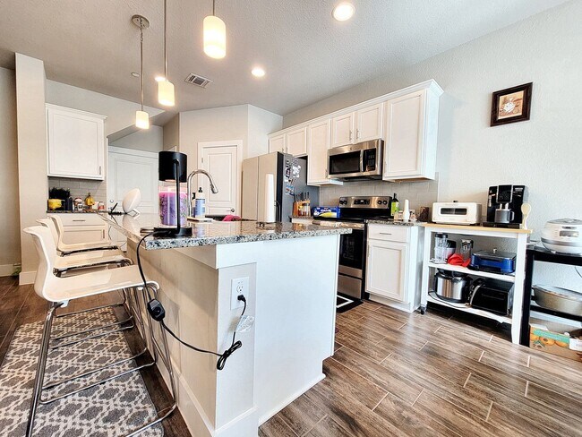 Building Photo - Modern 3/BR 2.5/Bath Home with Covered Dec...