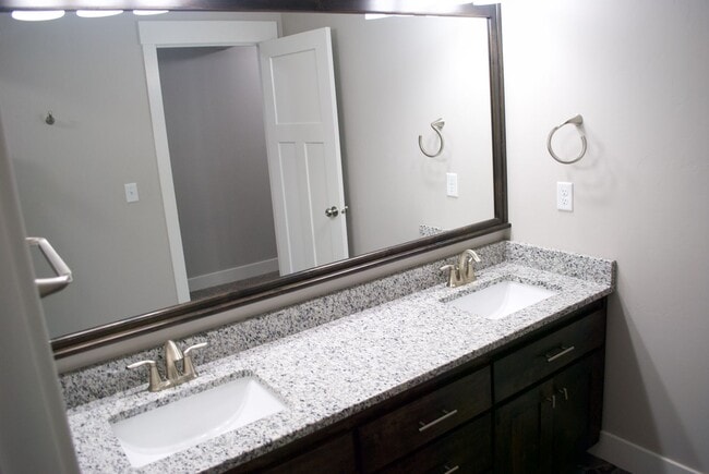 Building Photo - 424 Franklin St