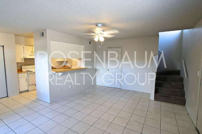 Building Photo - 410 E 9th Ave