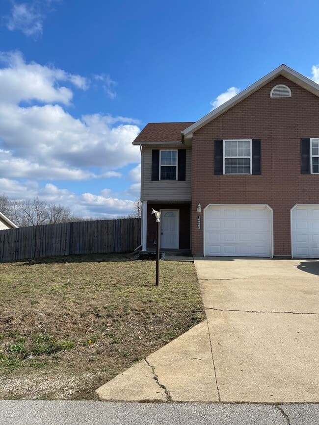 Building Photo - 16830 Huntington Ln