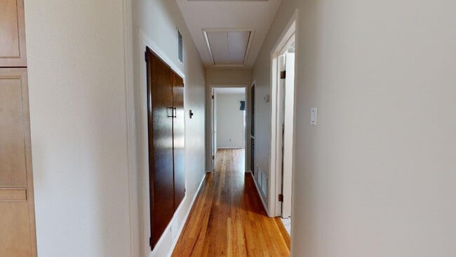 Building Photo - 713 I Ave