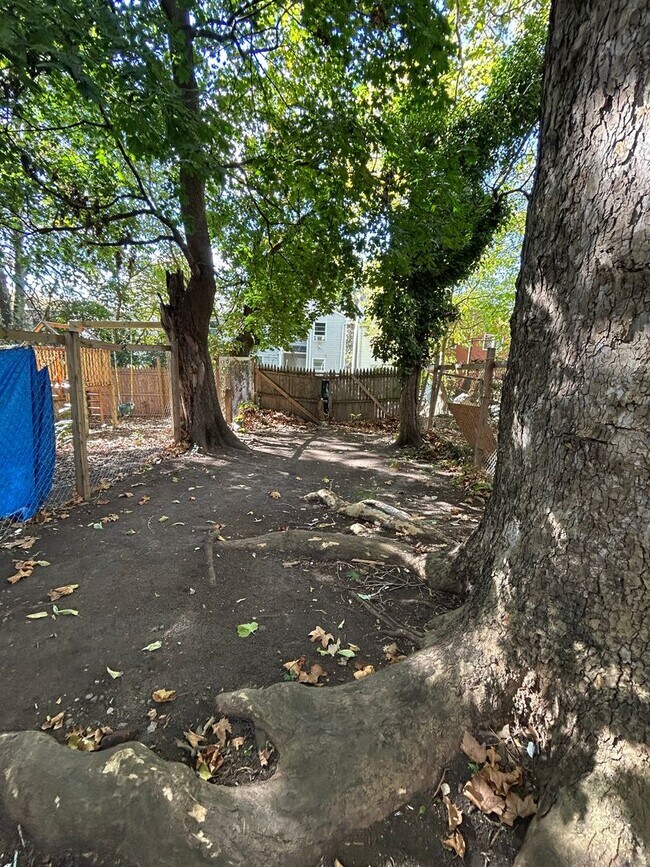 Building Photo - 89 Poplar St