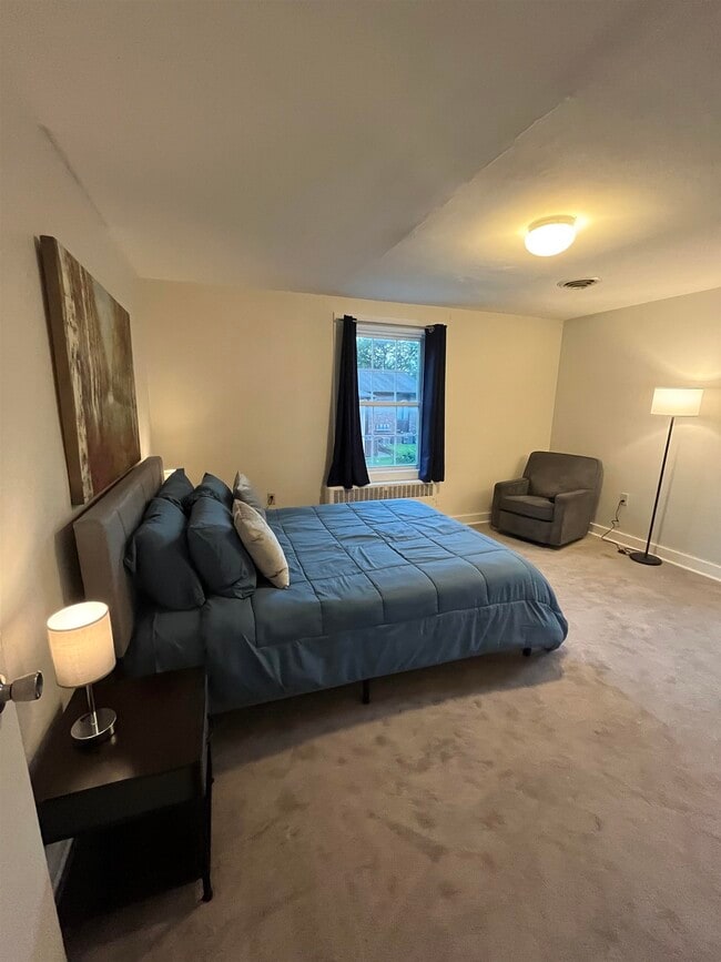 Building Photo - 486 Main St