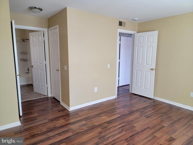 Building Photo - 9220 Niki Pl