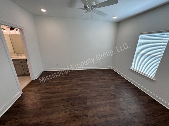 Building Photo - 590 Meadow Crest Circle