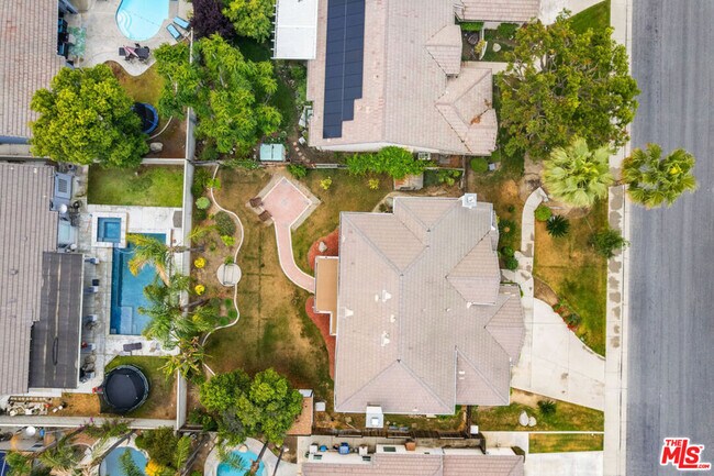 Building Photo - 10711 4 Bears Dr