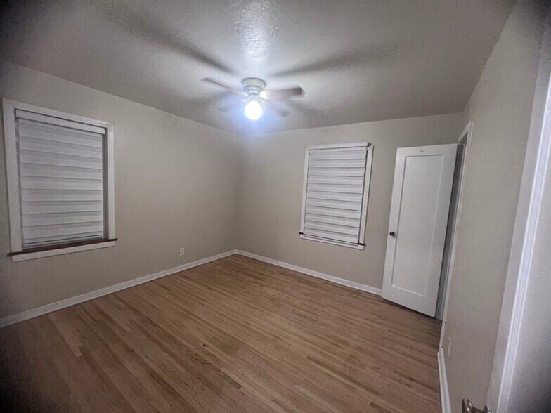 Building Photo - 1316 Buena Vista Dr SE