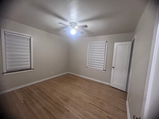 Building Photo - 1316 Buena Vista Dr SE