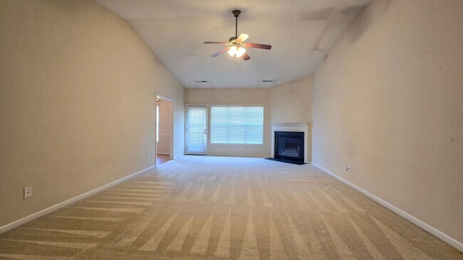 Building Photo - 4001 Parkview Ct