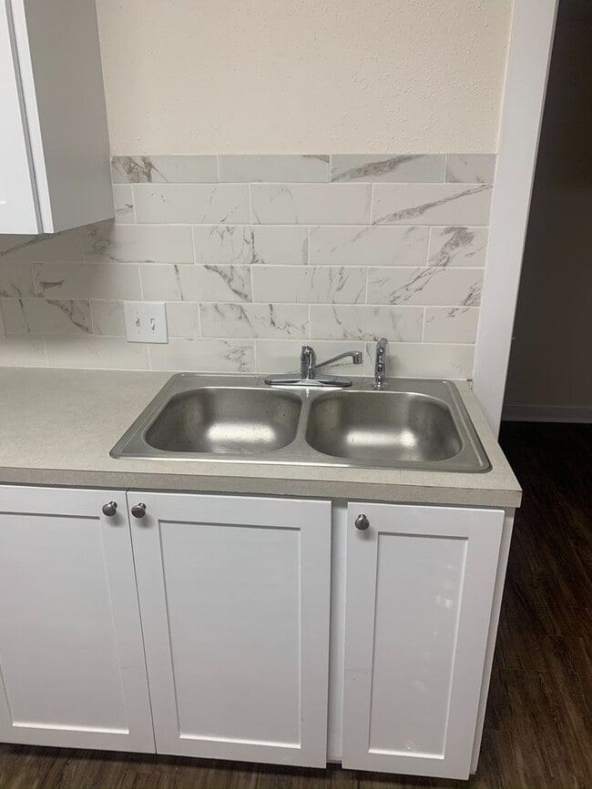 Building Photo - 2 Bedroom House in Port Allen