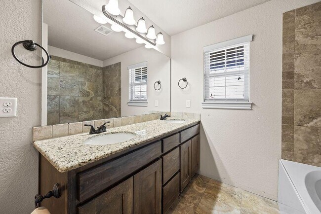 Building Photo - 547 N Longfellow Ln