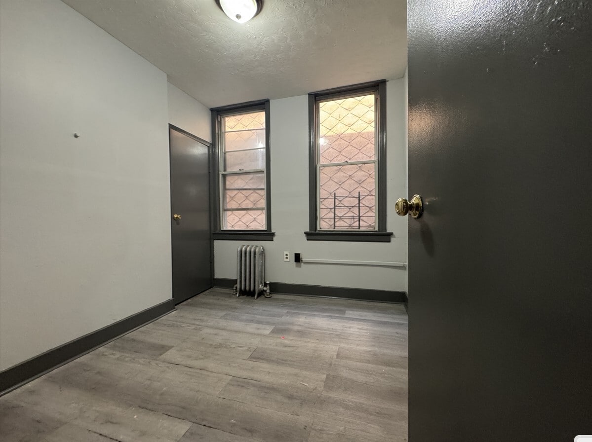 Building Photo - 154 Bayview Ave