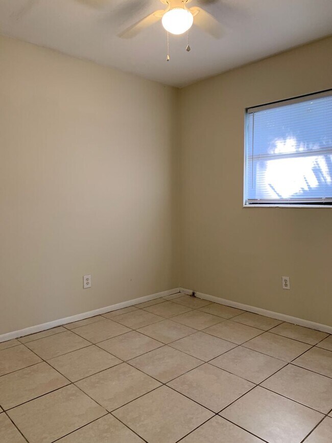 Building Photo - 4bed/2bath Single Family Home $1250/month