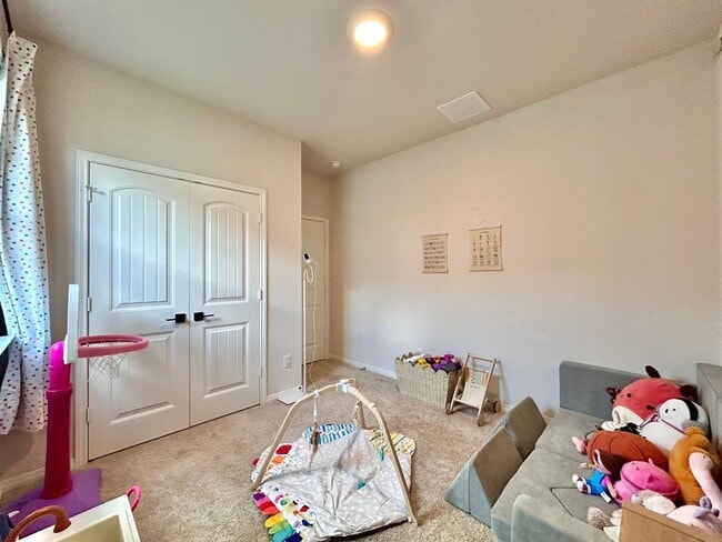 Building Photo - 401 Town Lk Bnd