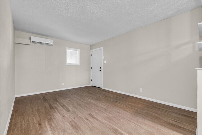 Building Photo - 4706 Yellowstone Blvd