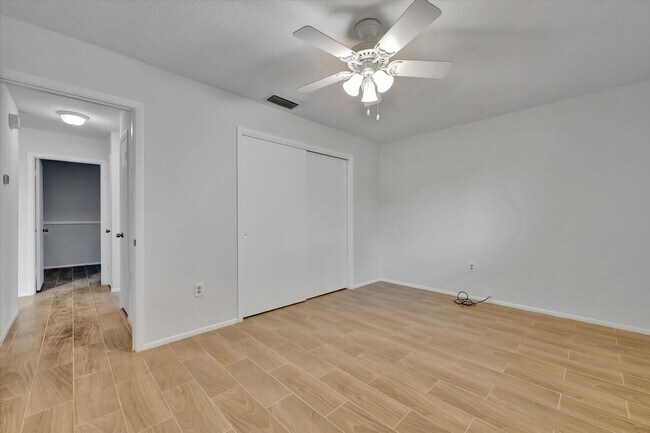 Building Photo - Beautiful 3-Bed / 2 Bath Pool Home in Sara...
