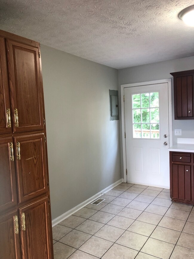 Building Photo - 1050 Scarlett Ln