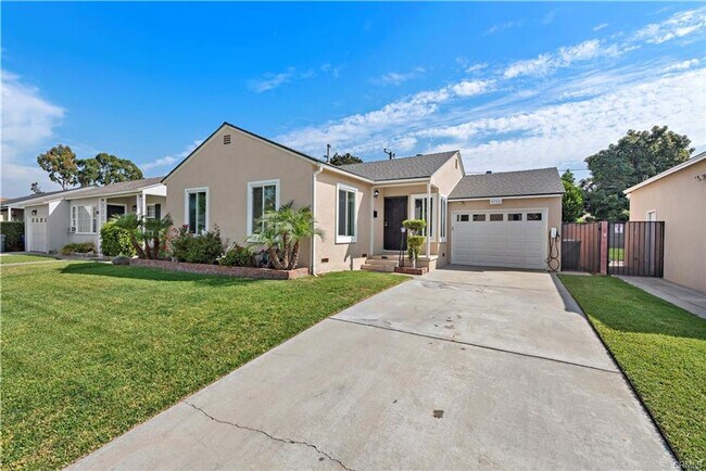 Building Photo - Charming Lakewood Home