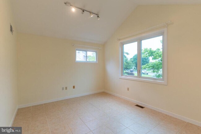 Building Photo - 56 W Windrose Dr