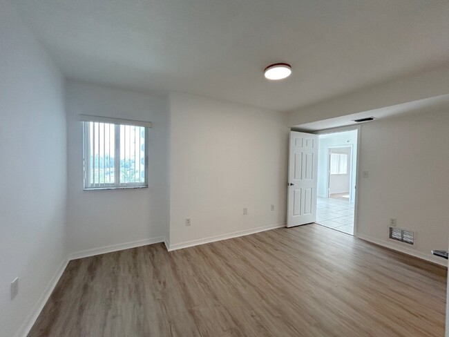 Building Photo - "Modern 2 Bed/2 Bath Condo in Prime Miami ...
