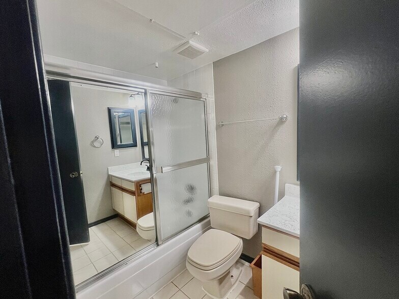Bathroom - 9550 Deering Dr