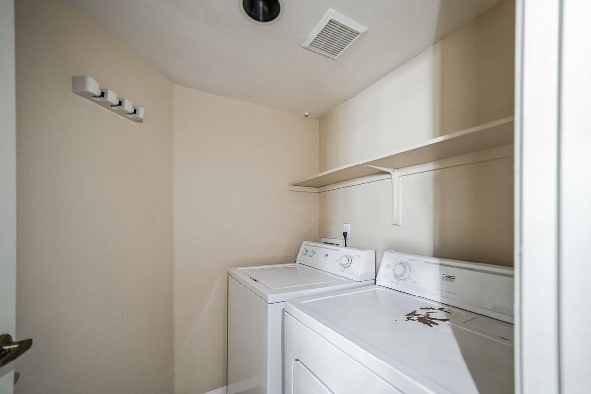 Building Photo - 8455 W Sahara Ave