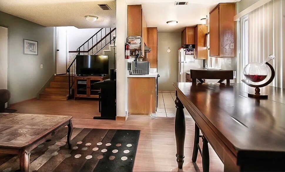 Building Photo - 2121 E Grand Ave