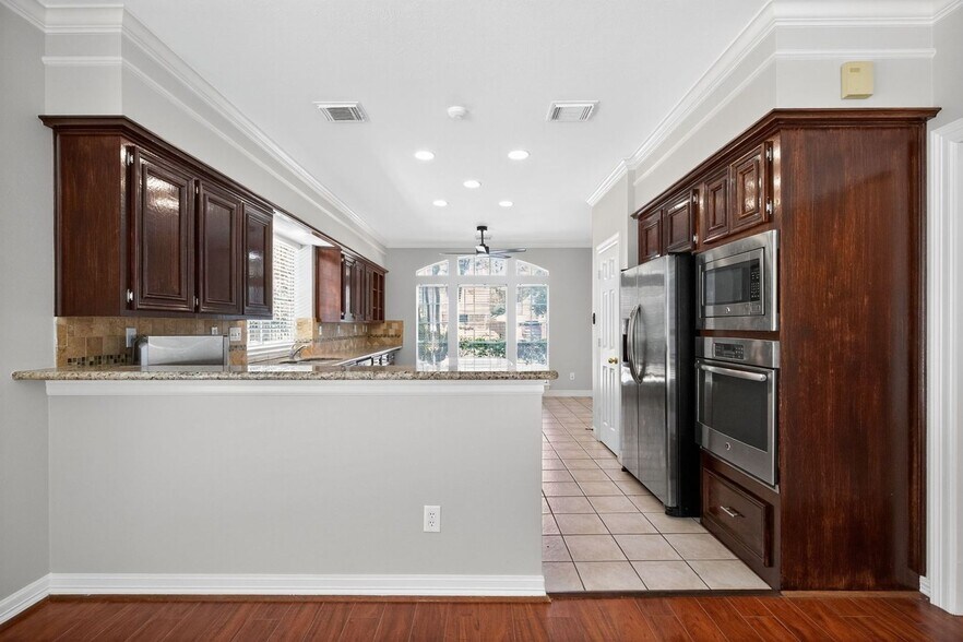 Building Photo - 3523 Shady Village Dr