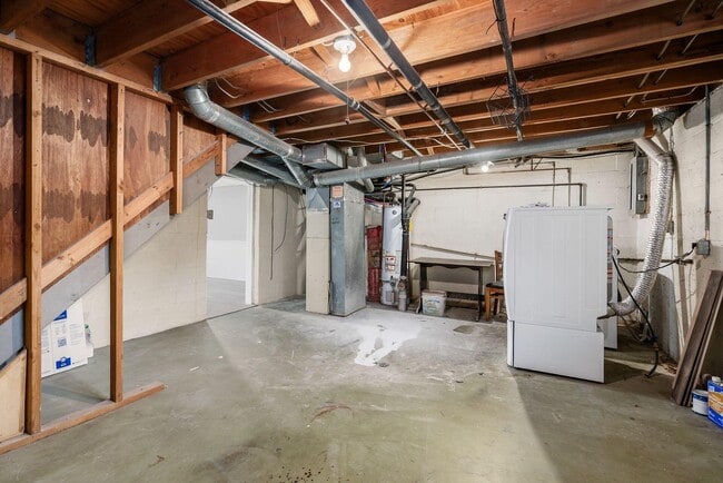 Building Photo - 1865 Willoway Cir N