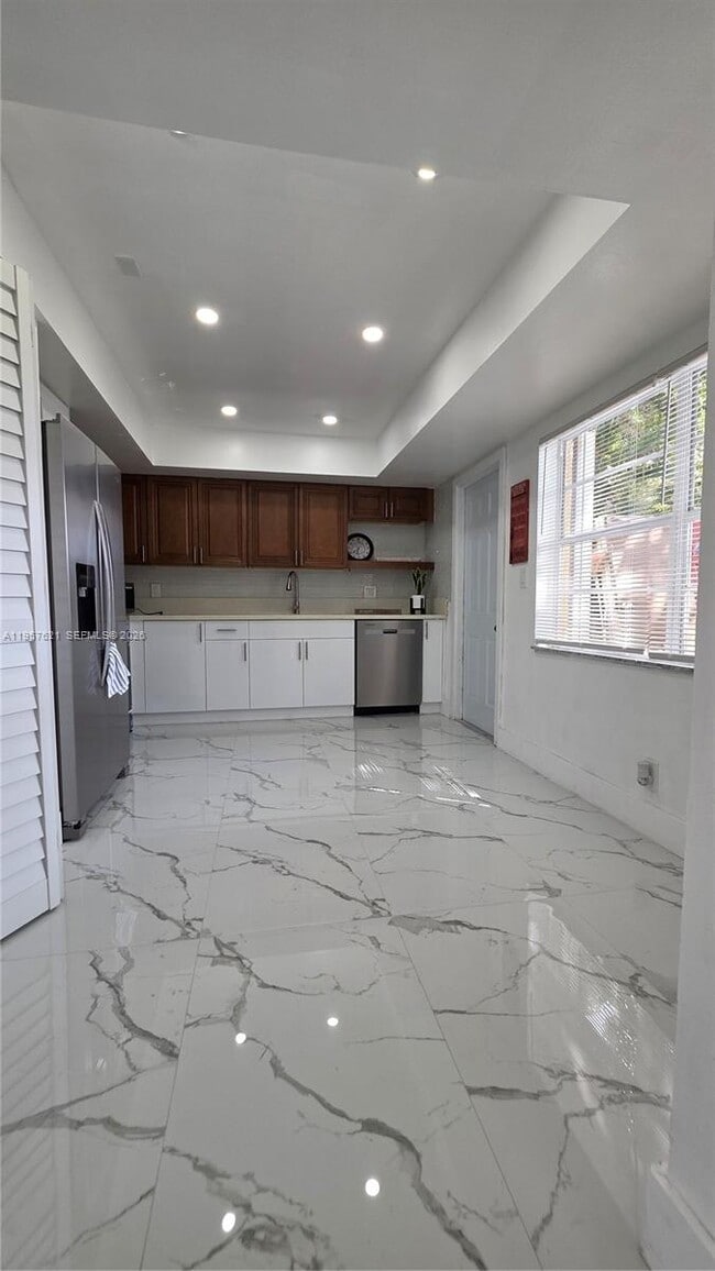 Building Photo - 7085 W Sunrise Blvd