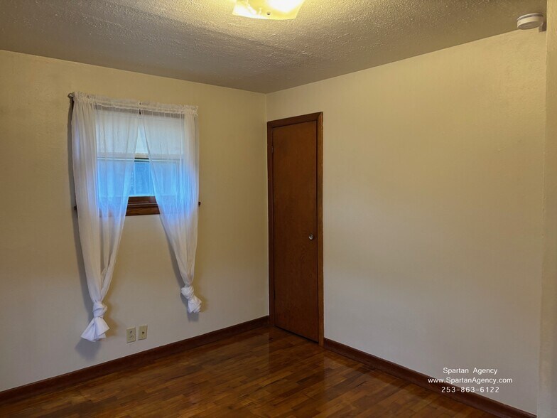 Building Photo - 509 16th St SW