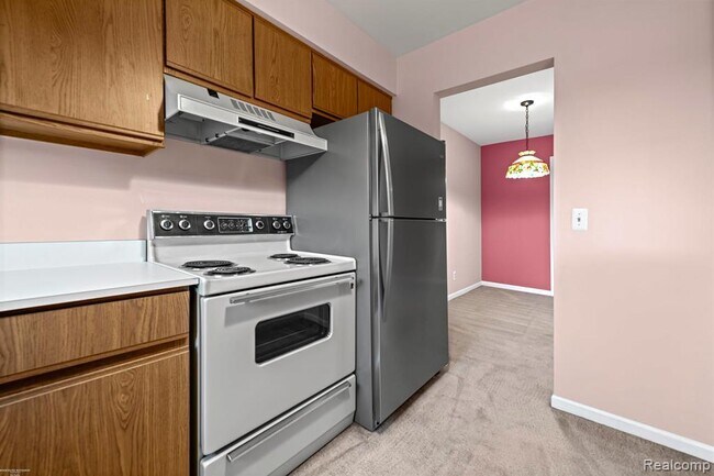 Building Photo - 1049 Country Club Dr