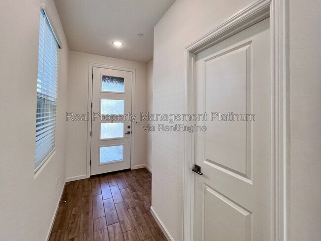 Building Photo - 1526 Woodhill Ln