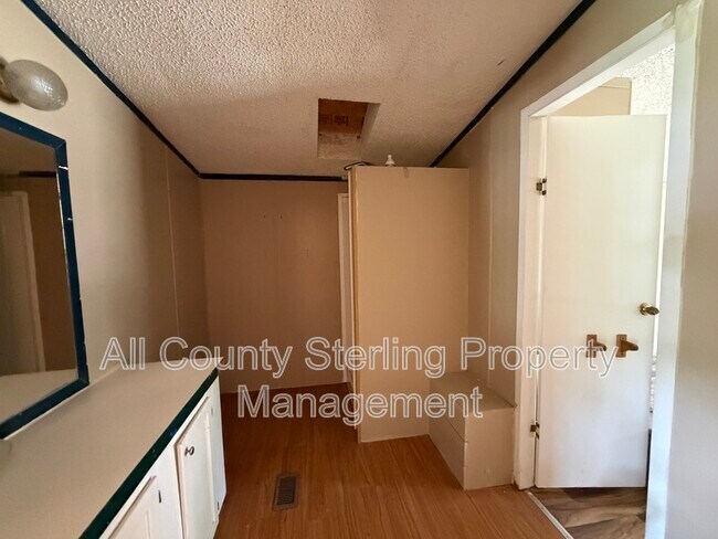 Building Photo - 109 SW Socket Glen
