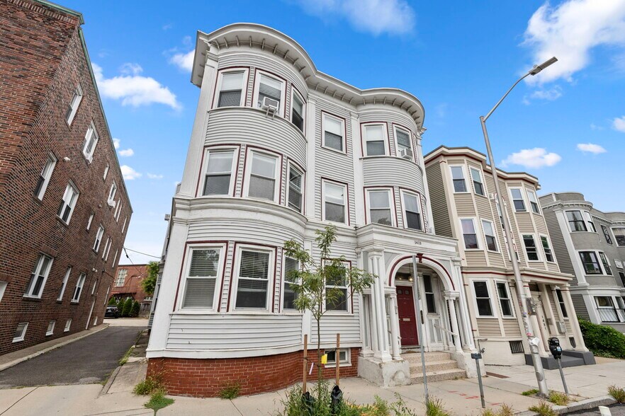 Building Photo - 1433 Cambridge St