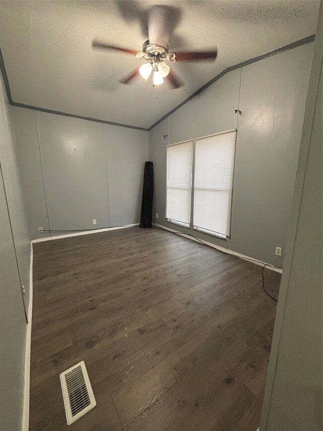 Building Photo - 10010 Cedar Landing Dr