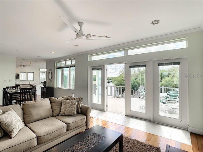 Building Photo - 631 Tahiti Ct