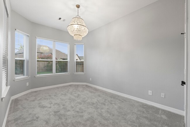 Building Photo - Stunning 4-bed, 4-bath Home in Auburn Lakes community!