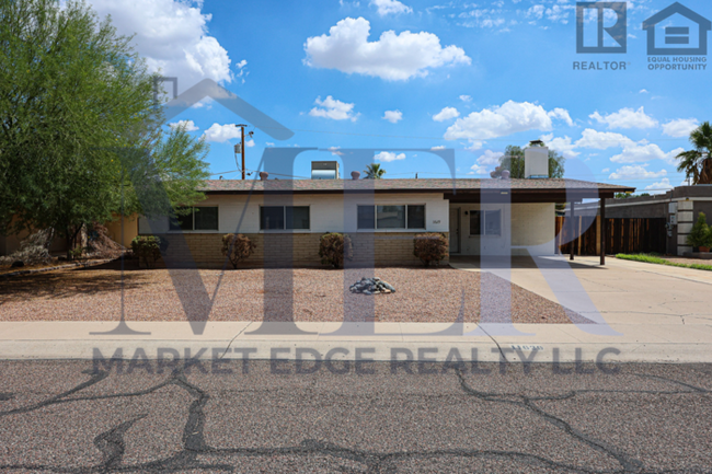 Building Photo - 3bed/1.5bath House at 35th Ave. & Cactus! ...