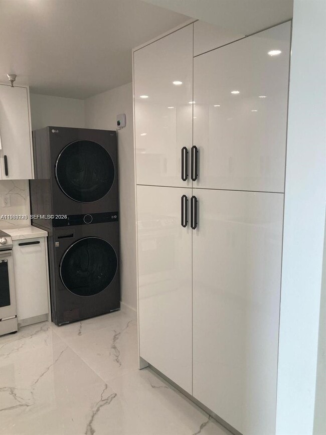 Building Photo - 290 174th St St