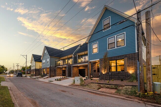Building Photo - 4009 N Indiana Ave