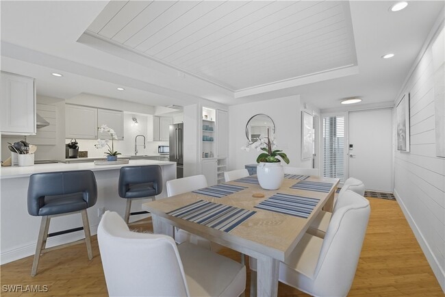 Building Photo - 3443 Gulf Shore Blvd N