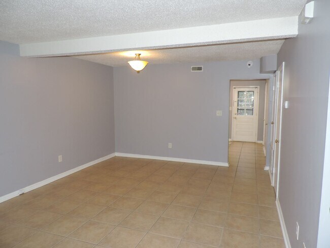 Building Photo - 8807_HUNTER_RIDGE