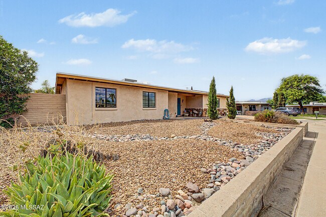 Building Photo - 3010 S Calle Cordova