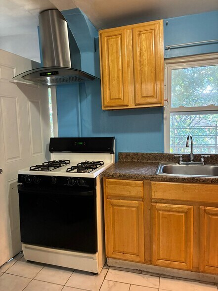 Building Photo - 62 Highland Ave
