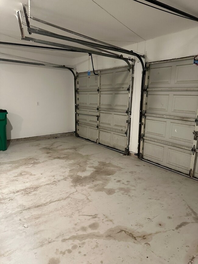 Building Photo - 119 Lakewood Dr