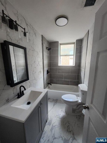 Building Photo - 316 S Orange Ave